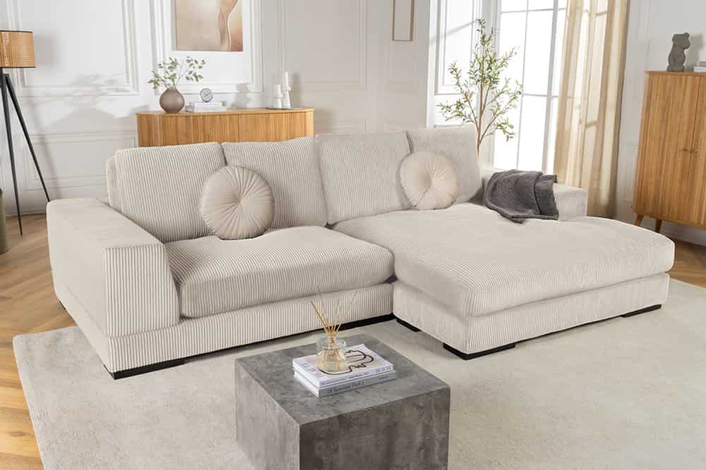 Sofa narożna w nowoczesnym stylu z poduszkami i elastycznym montażem otomany