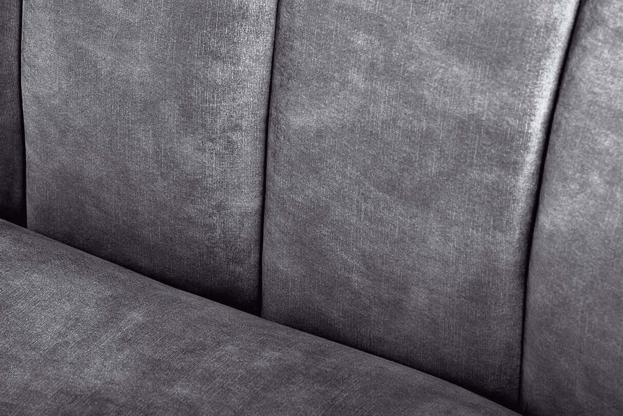 Sofa 3-osobowa z welurową tapicerką i pionowymi przeszyciami – elegancki mebel do nowoczesnego salonu