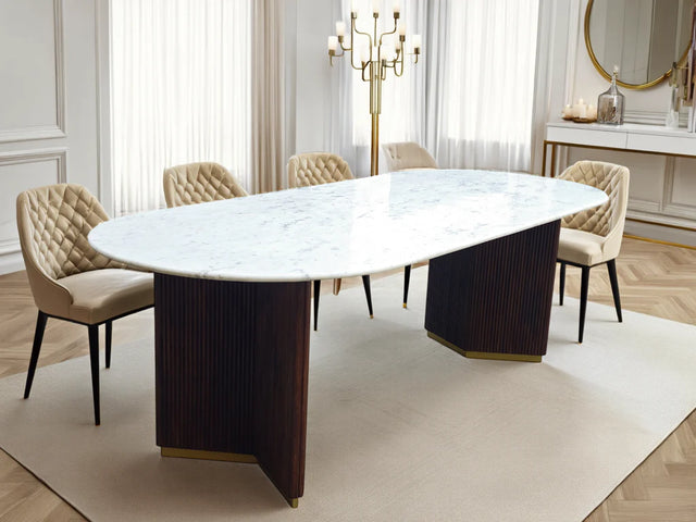 Stół GATSBY z białym marmurowym blatem i drewnianą podstawą ze złotą listwą