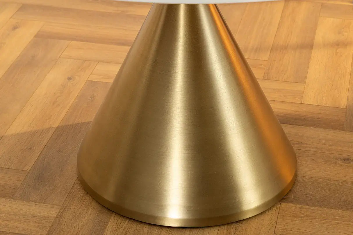Okrągły stół 130 cm z marmurowym blatem i złotą stożkową podstawą – elegancki mebel glamour