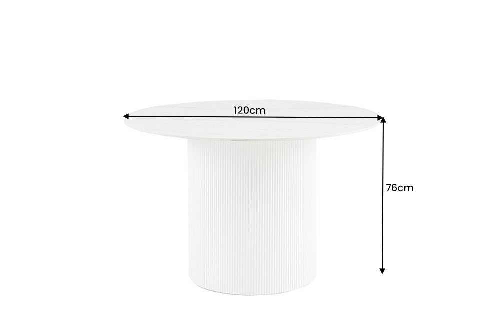Okrągły stół z szarym marmurowym blatem i czarną, ryflowaną podstawą – elegancki, nowoczesny design.
