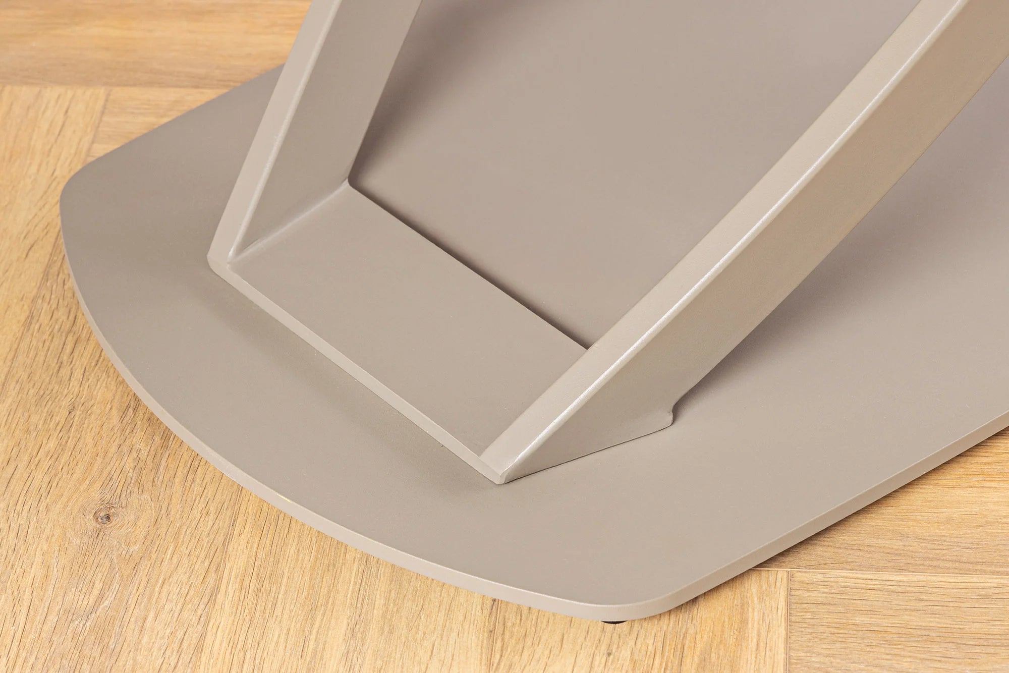 Stół do jadalni rozkładany z obrotowym blatem ceramicznym i metalową podstawą