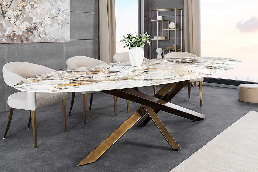 Stół z ceramicznym blatem , metalowa złota podstawa, elegancki do jadalni.