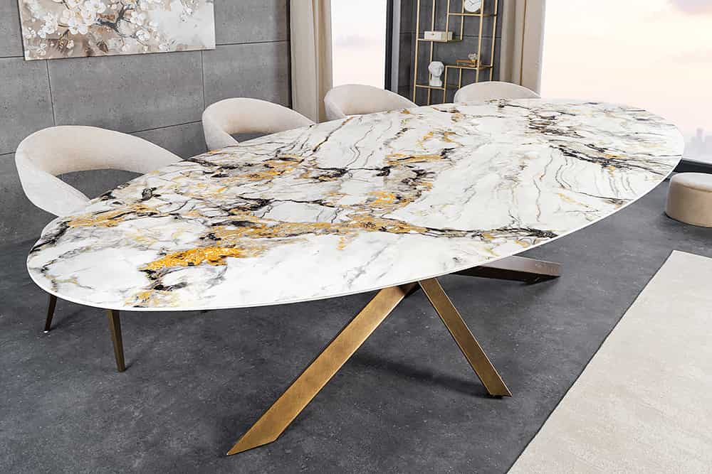 Stół z ceramicznym blatem , metalowa złota podstawa, elegancki do jadalni.