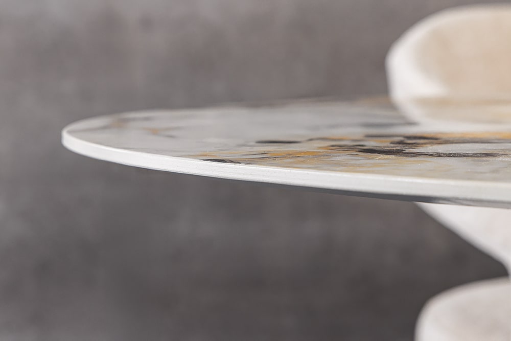 Stół z ceramicznym blatem , metalowa złota podstawa, elegancki do jadalni.