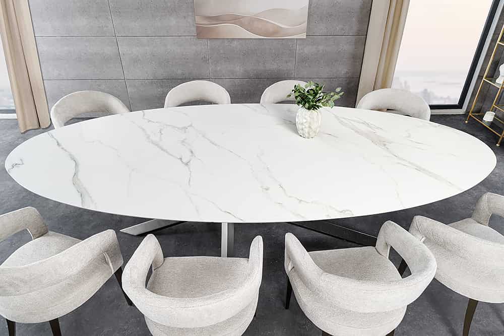 Stół z ceramicznym blatem , metalowa czarna podstawa, elegancki do jadalni.