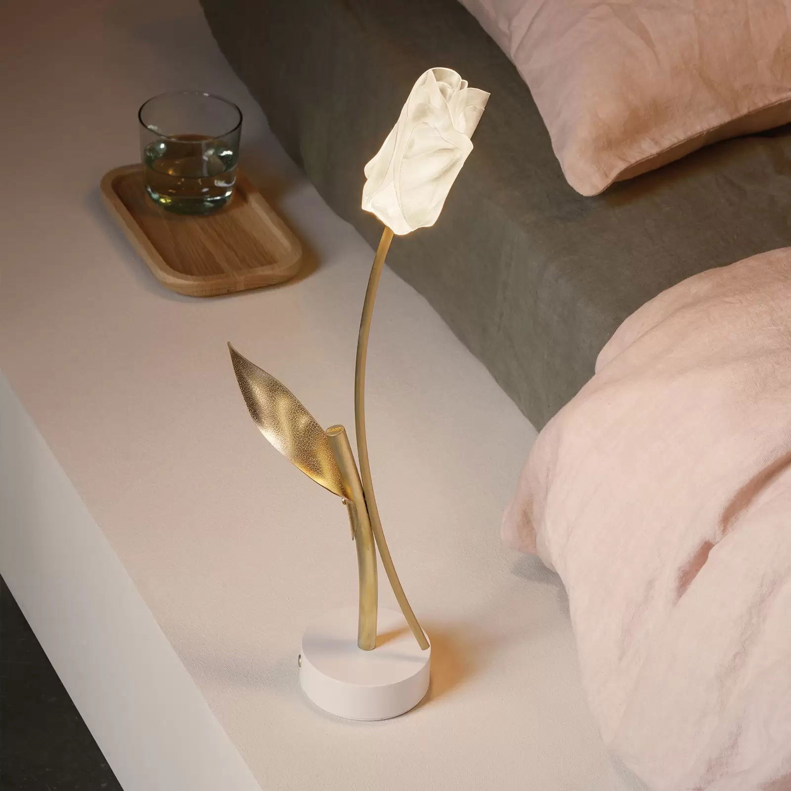 Akumulatorowa lampa stołowa LED Tulip, biała podstawa