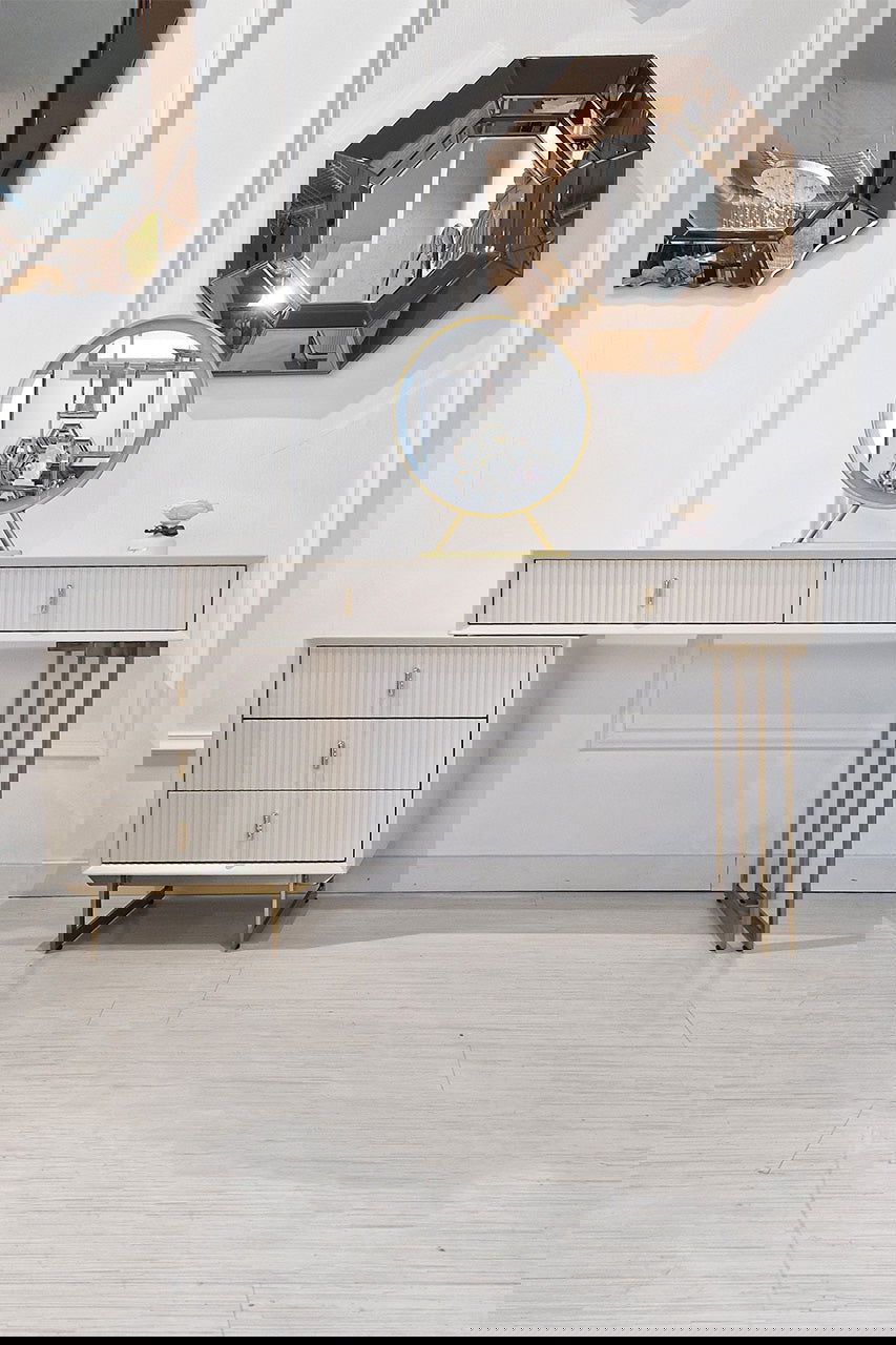 BIURKO NOWOCZESNE CARMEN BEŻOWE / ZŁOTA PODSTAWA / AH