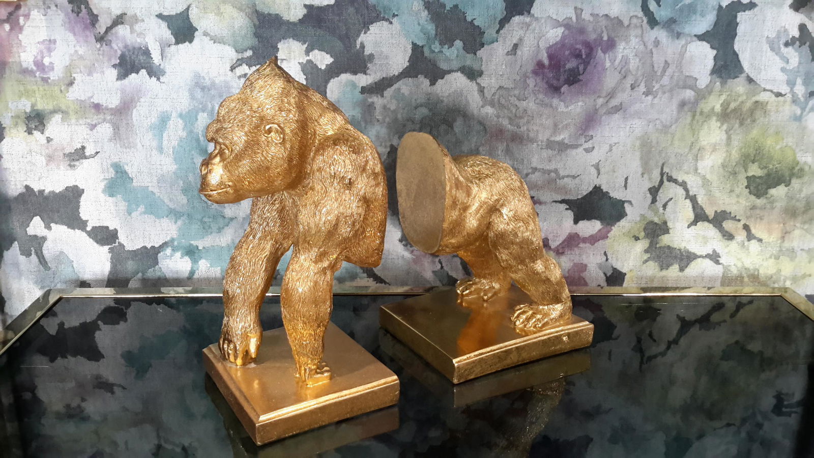 Figura goryl - podpórka do książek