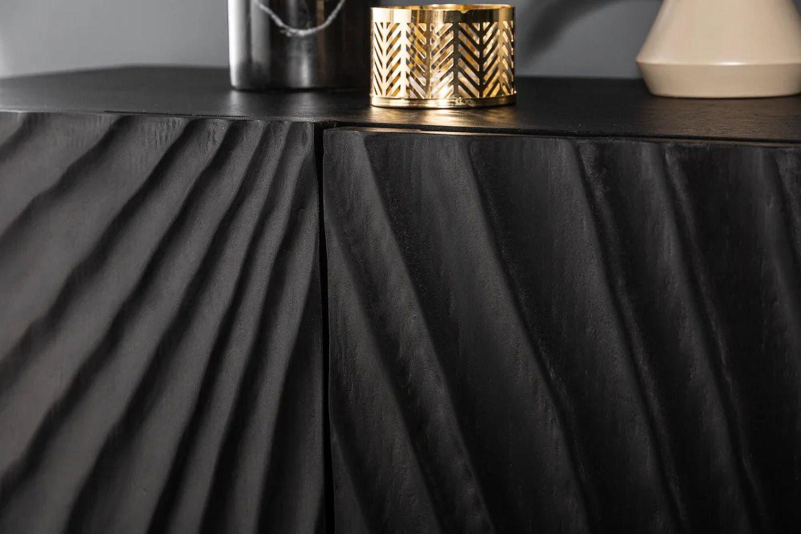 KOMODA SCORPION 140 CM MANGO CZARNA 41399 / INVICTA INTERIOR