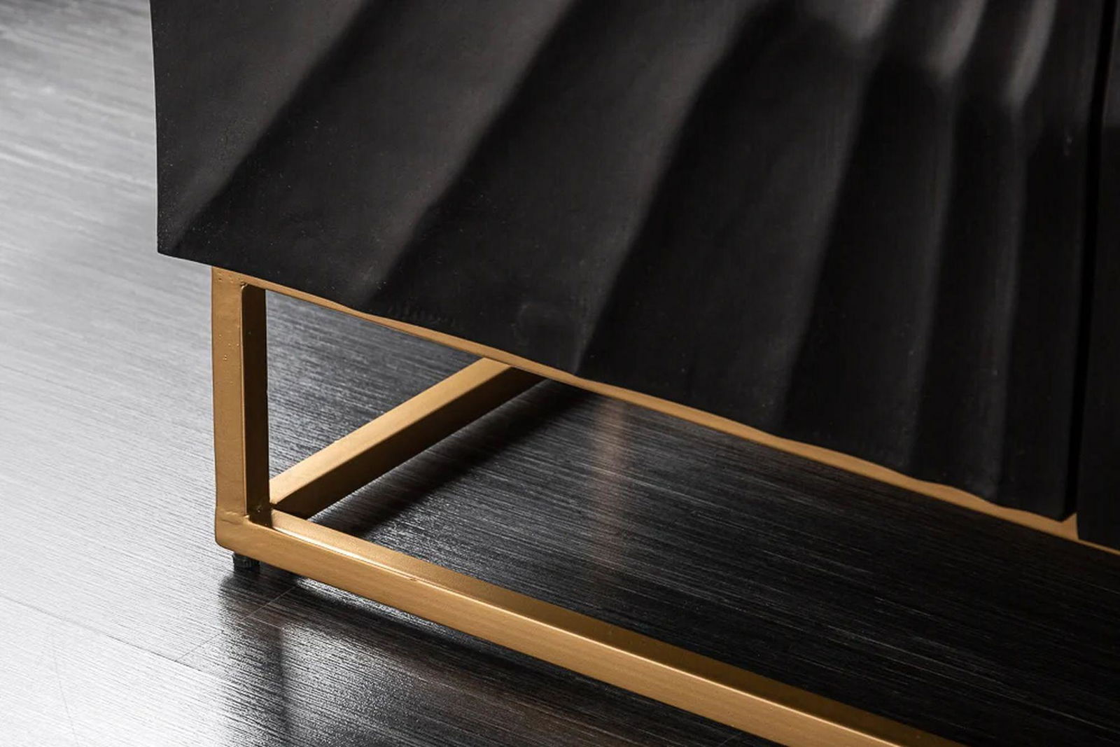 KOMODA SCORPION 140 CM MANGO CZARNA 41399 / INVICTA INTERIOR