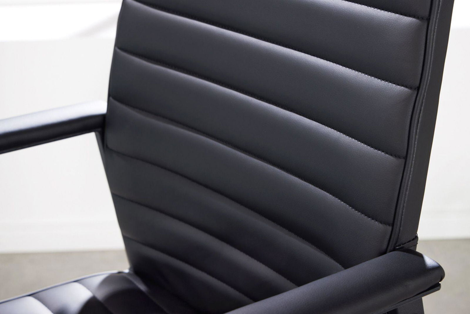 KRZESŁO BIUROWE CZARNE / 43293 / INVICTA INTERIOR