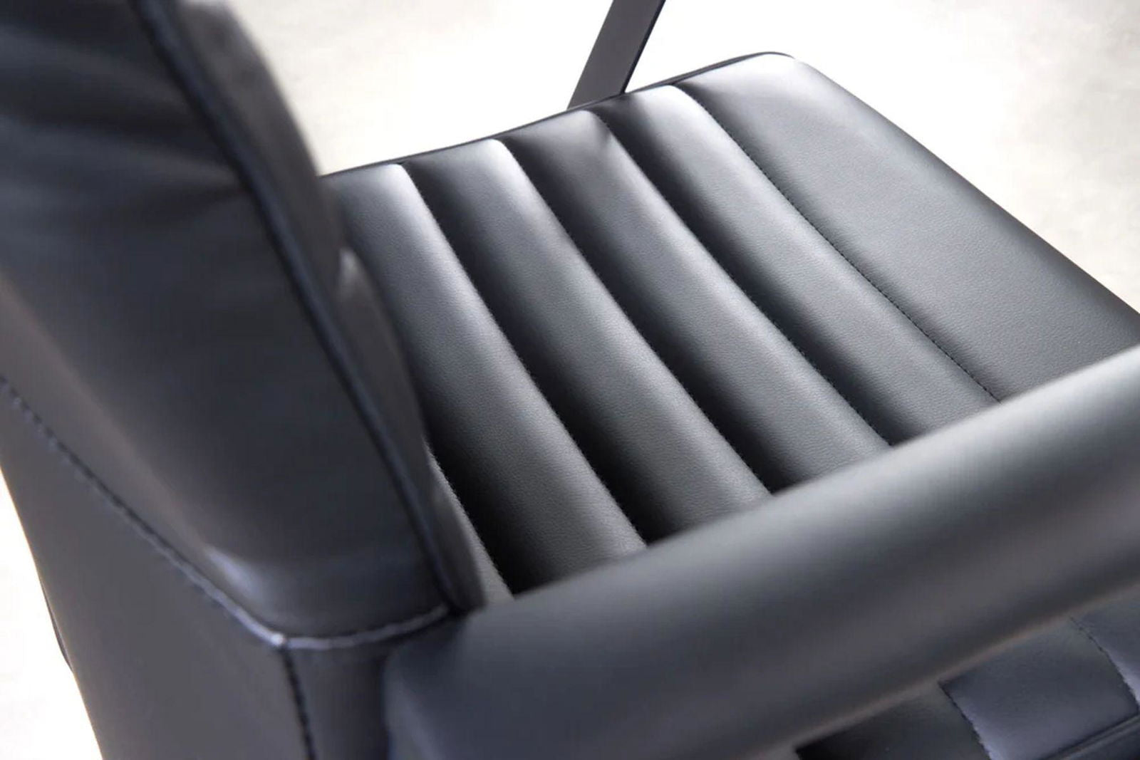 KRZESŁO BIUROWE CZARNE / 43293 / INVICTA INTERIOR