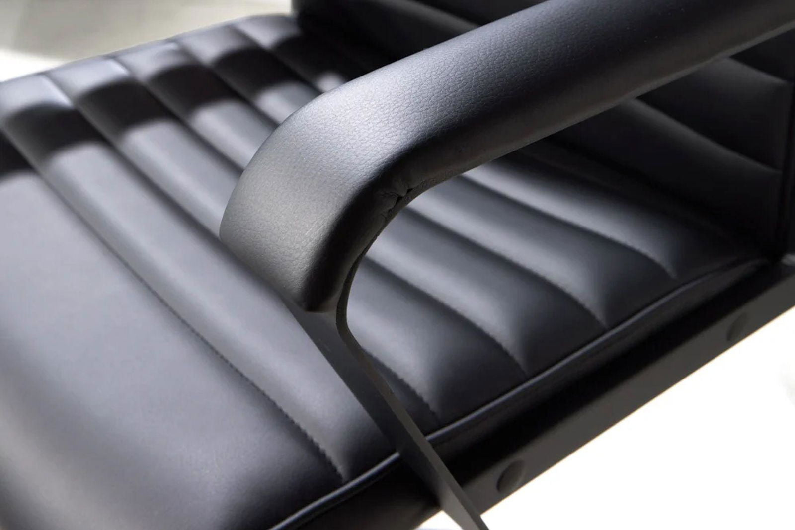 KRZESŁO BIUROWE CZARNE / 43293 / INVICTA INTERIOR