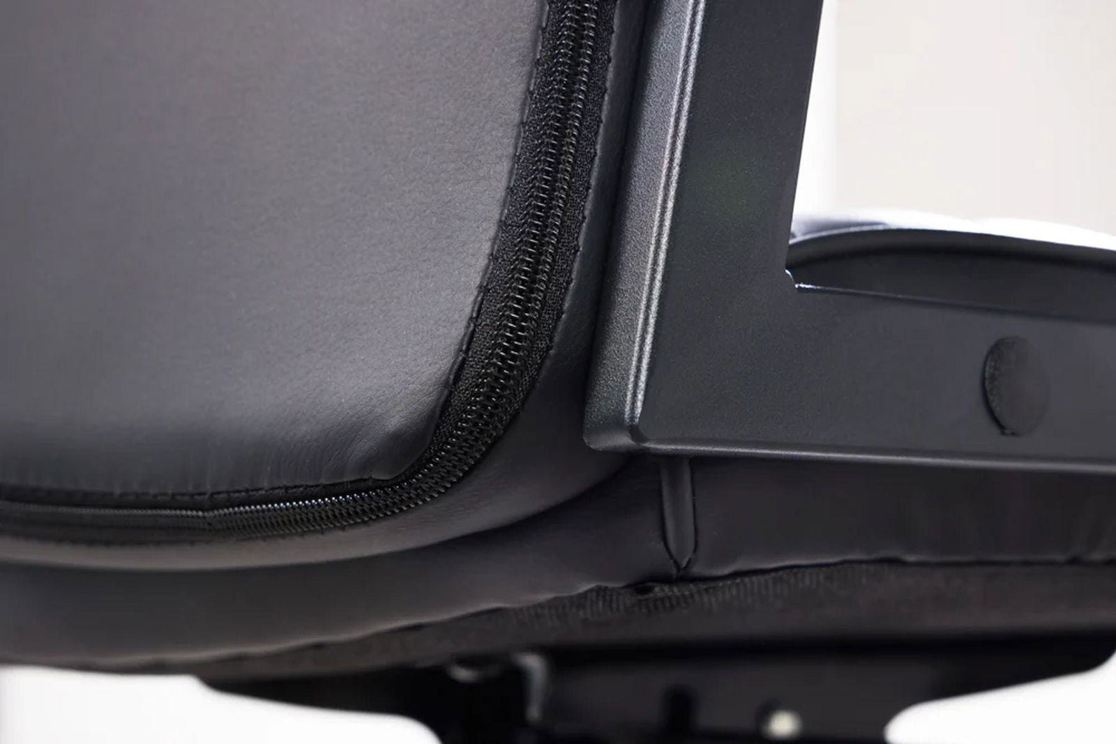 KRZESŁO BIUROWE CZARNE / 43293 / INVICTA INTERIOR