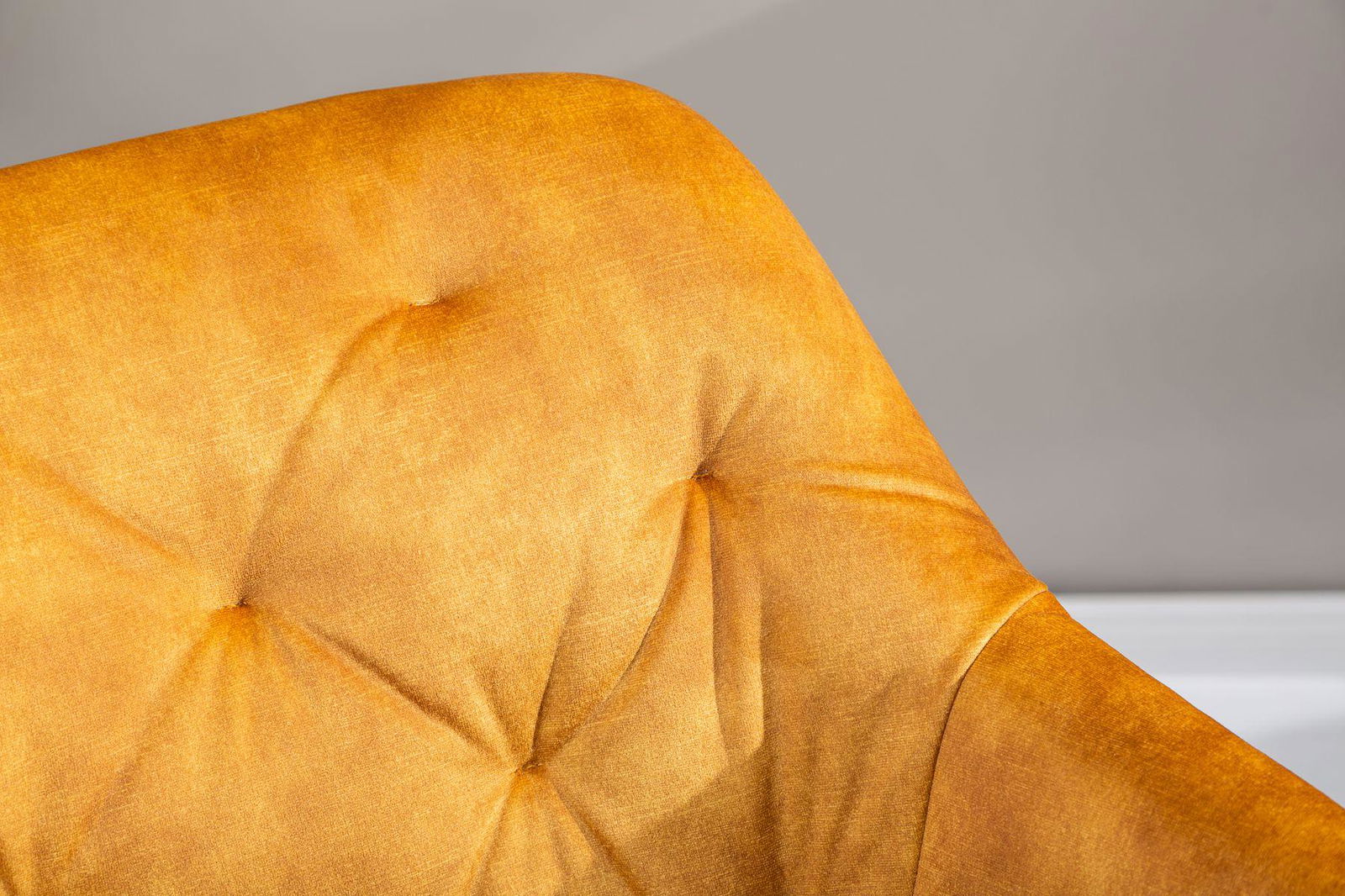 KRZESŁO DUTCH KOMFORT ŻÓŁTY AKSAMIT / 40303 / INVICTA INTERIOR