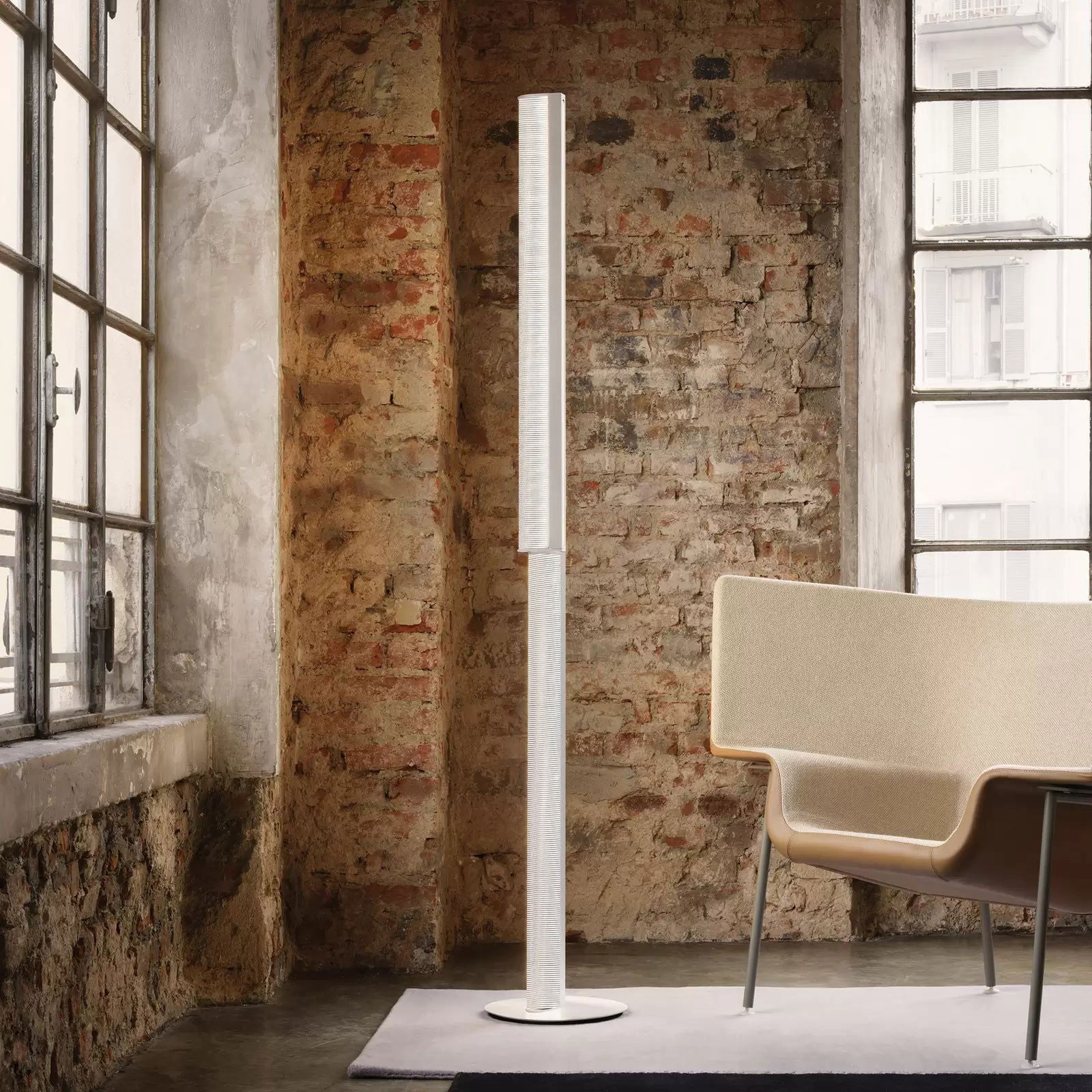 Lampa podłogowa LED Slamp Modula skręcana, kryształ, jasnoszary