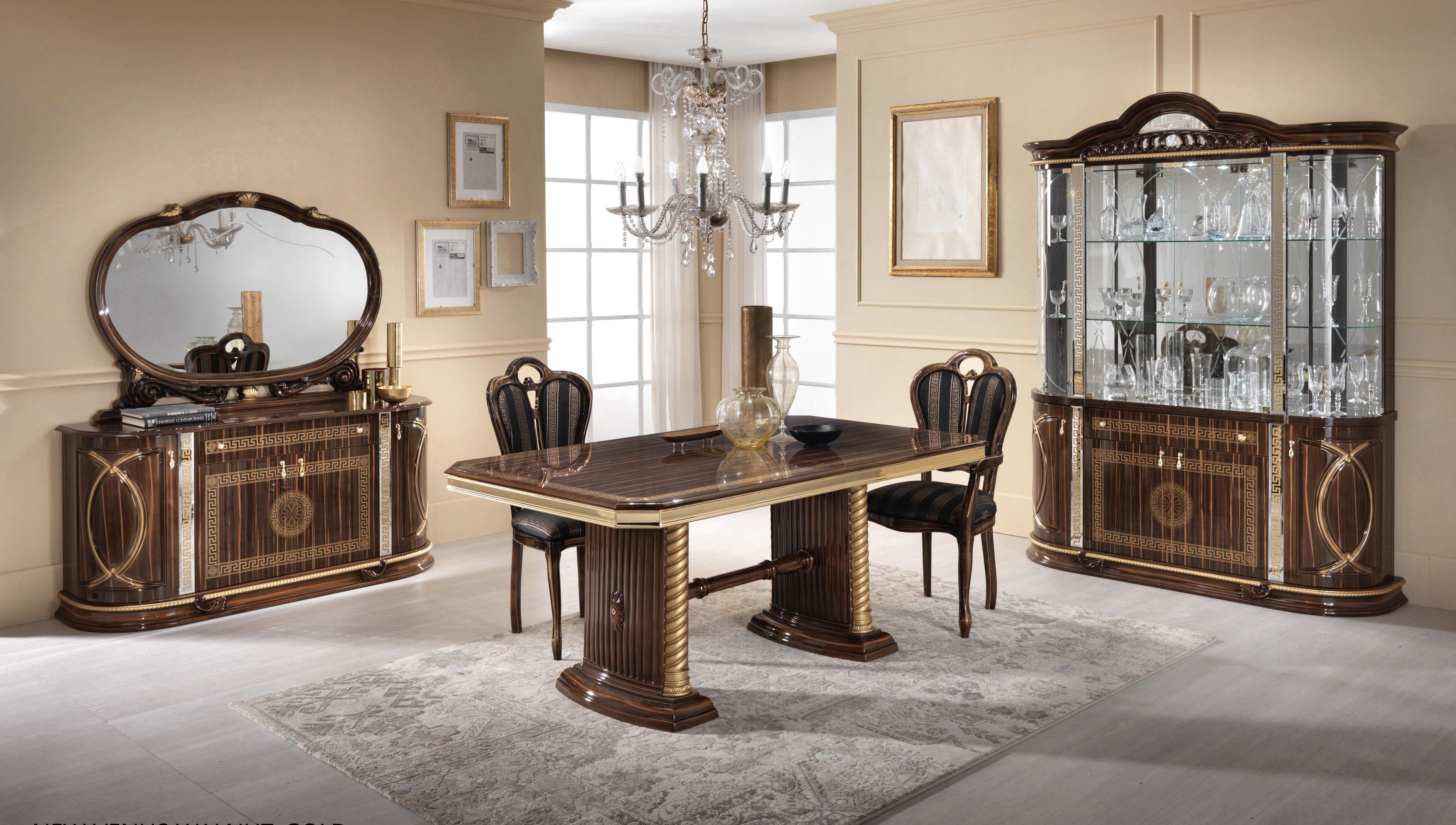 Owalne lustro New Venus walnut z rzeźbioną ramą i złotymi detalami w stylu klasycznym