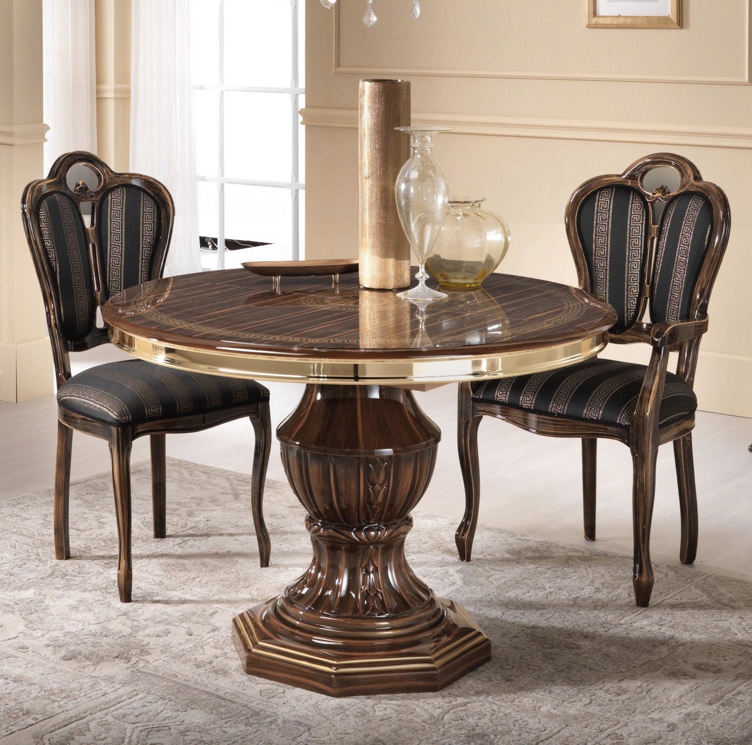 Okrągły stół Venus walnut z blatem w połysku, rzeźbioną nogą. Elegancki akcent do jadalni lub salonu w stylu klasycznym i włoskim.