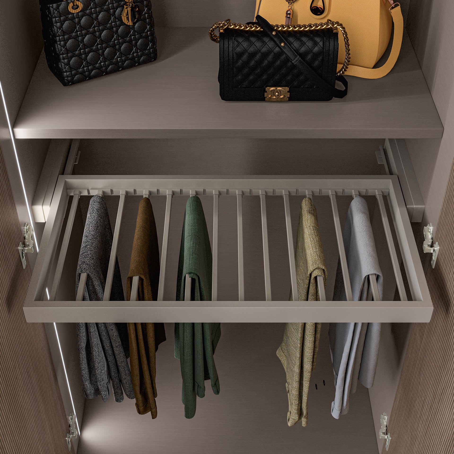 Włoska szafa HEXAGON ryflowane fronty w kolorze ciepłego drewna, metalowe uchwyty