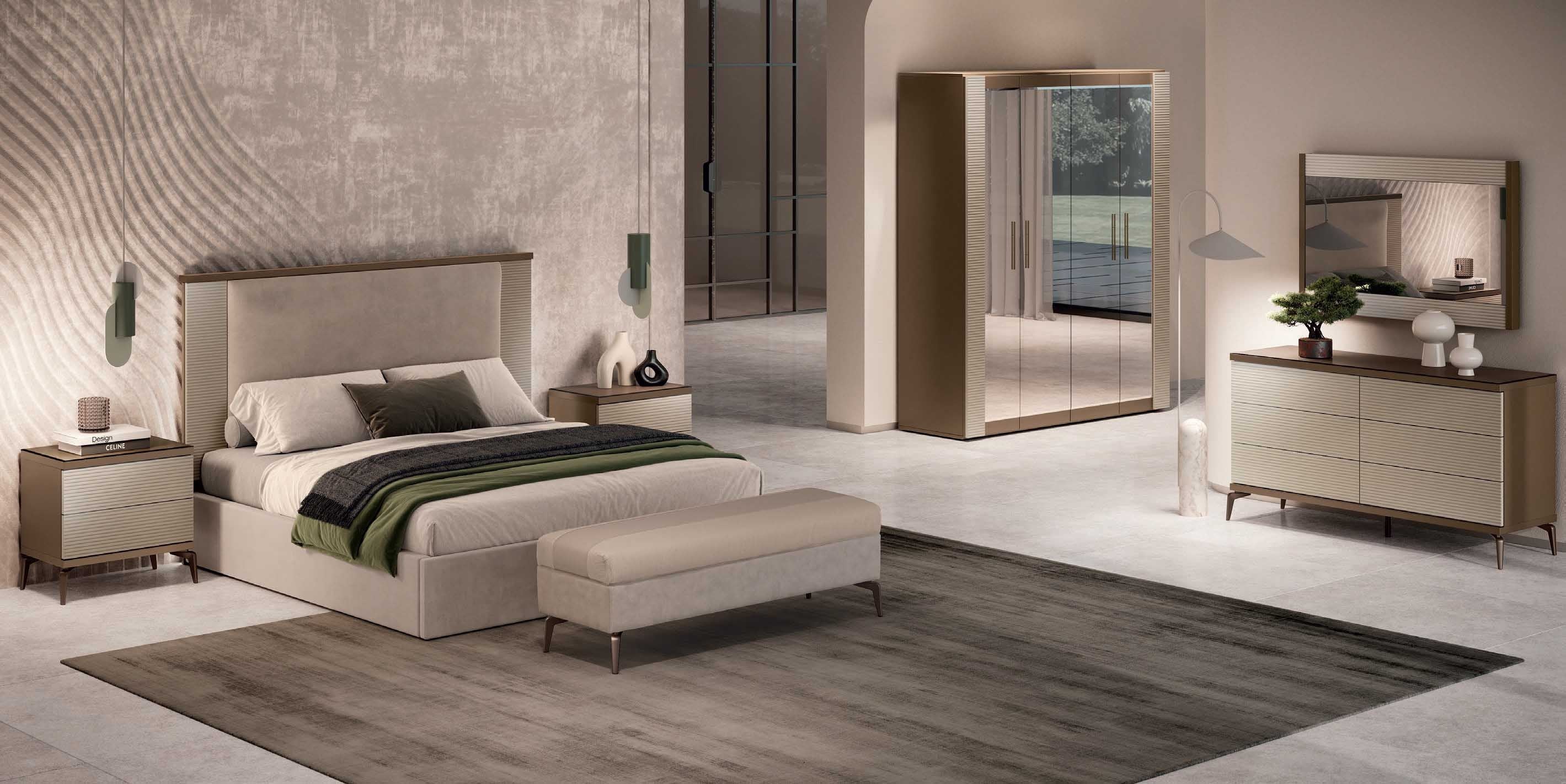 Włoska szafa Linea 4-drzwiowa z lustrzanymi frontami i prążkowanymi bokami, uchwyty w kolorze brązu