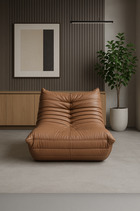 Nowoczesny fotel wypoczynkowy Nua N23-14 w kolorze karmelowego brązu z poziomym pikowaniem – idealny do salonu.