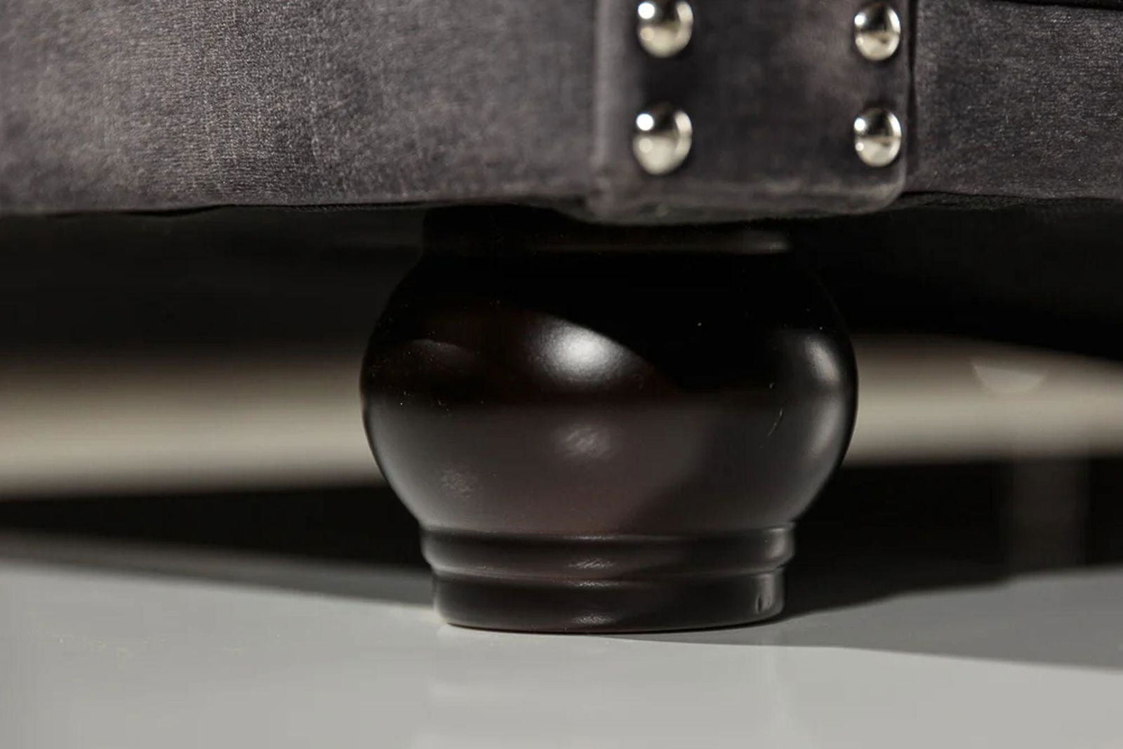 SOFA CHESTERFIELD 3 OSOBOWA SZARA AKSAMIT / 41215 / INVICTA INTERIOR