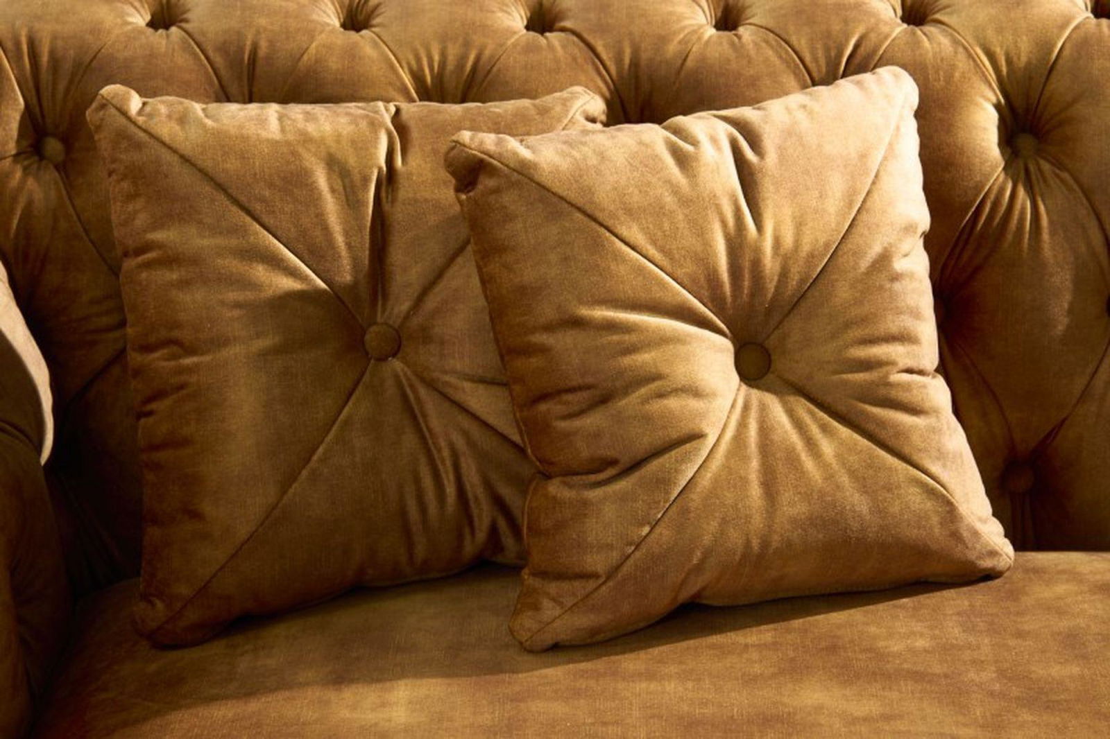 SOFA CHESTERFIELD PARIS MUSZTARDOWY AKSAMIT / 41249 / INVICTA INTERIOR