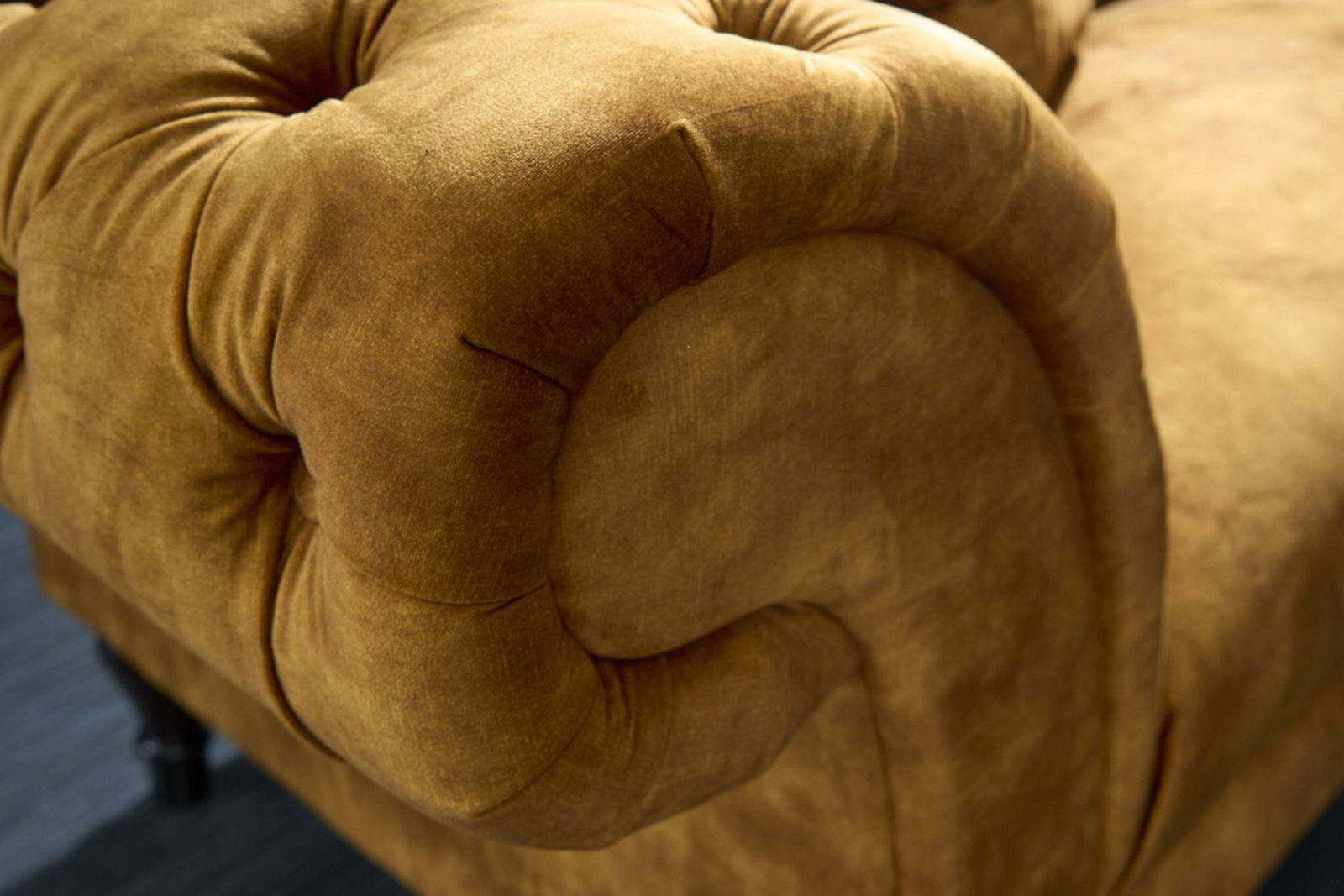 SOFA CHESTERFIELD PARIS MUSZTARDOWY AKSAMIT / 41249 / INVICTA INTERIOR