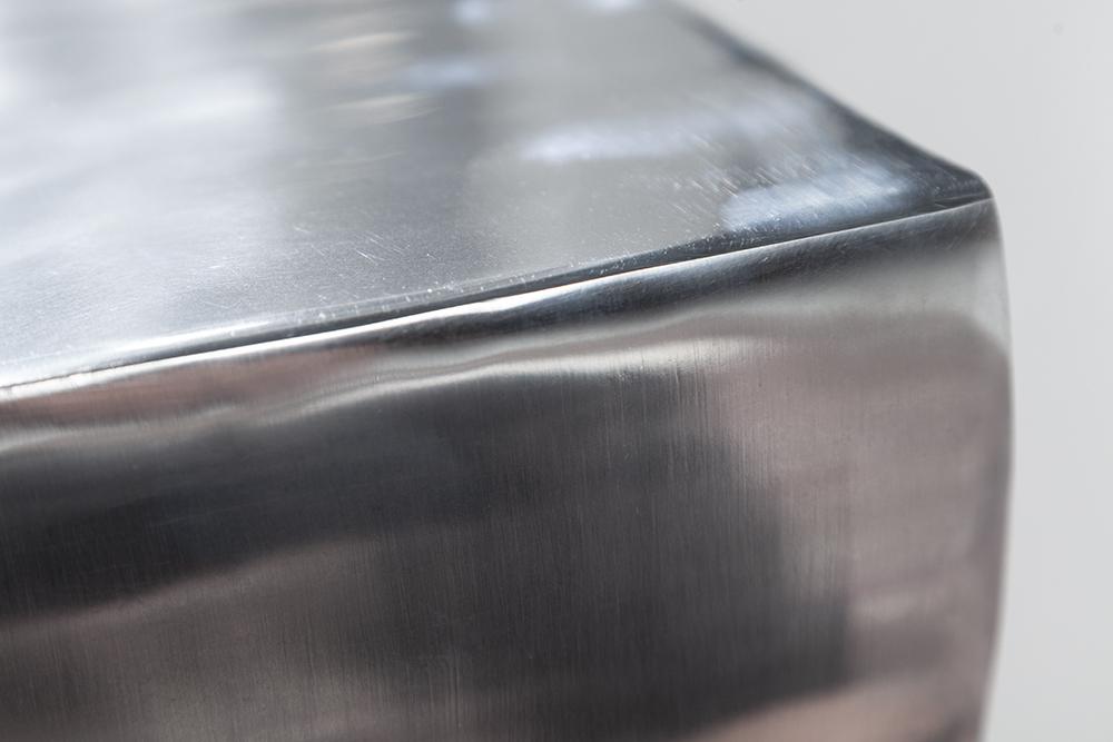 STOLIK TWIST SREBRNY ALUMINIUM / 30220 / INVICTA INTERIOR