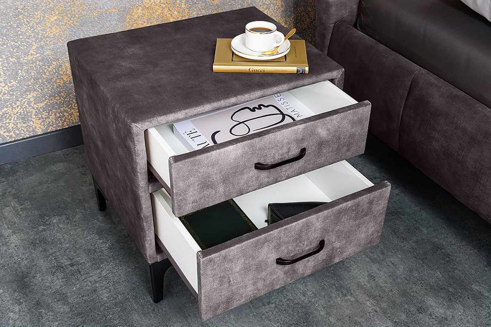 SZAFKA NOCNA BOUTIQUE CIEMNOSZARY AKSAMIT 50 CM / 41671 / INVICTA INTERIOR