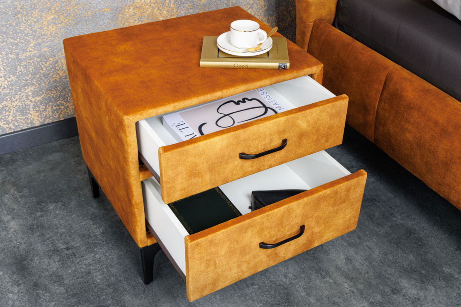 SZAFKA NOCNA BOUTIQUE ŻÓŁTY AKSAMIT 50 CM / 41668 / INVICTA INTERIOR