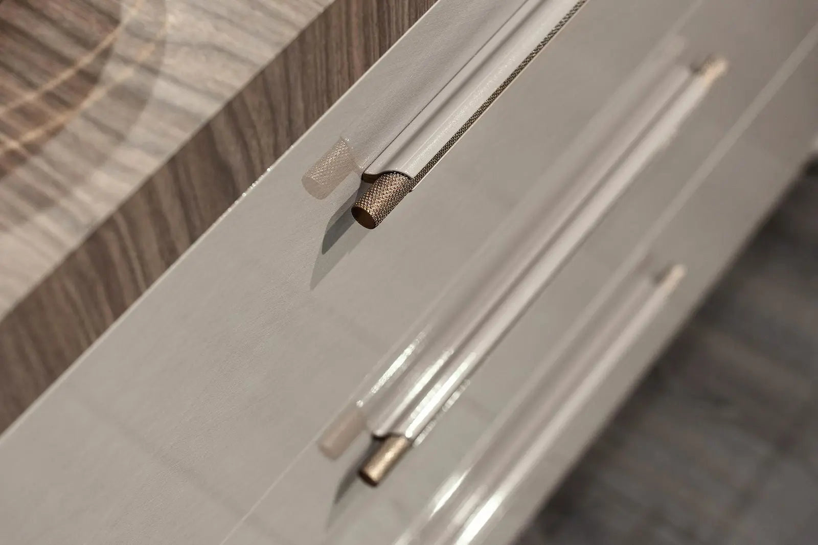 Włoska szafa 5 drzwiowa Nora Status Italy