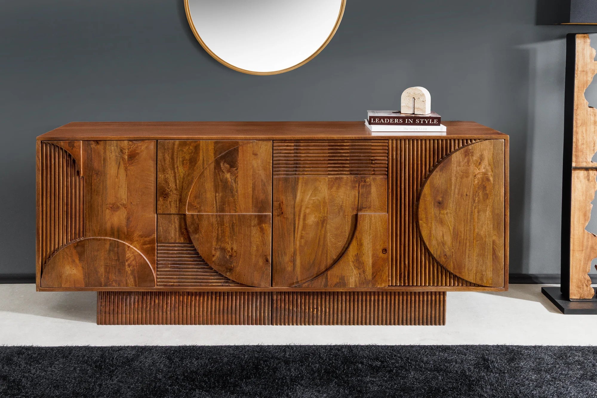 Komoda z litego drewna mango z frontem 3D brązowa, idealna do eleganckiego salonu