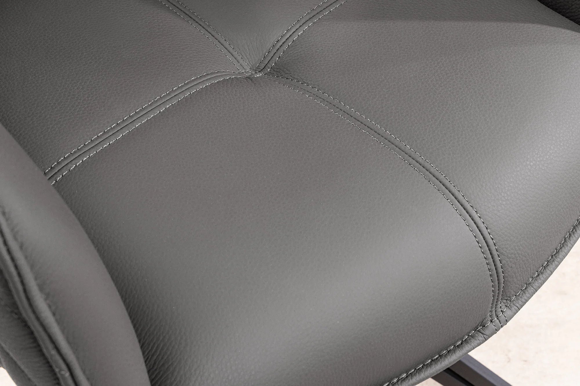KRZESŁO EUPHORIA SZARA SKÓRA OBROTOWE 180 / 45860 / INVICTA INTERIOR - Meblowy Sklep Internetowy Inventio