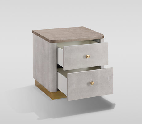 Szafka nocna Stilig beżowo-szara z ekoskóry, na złotej podstawie z blatem z jesionu.