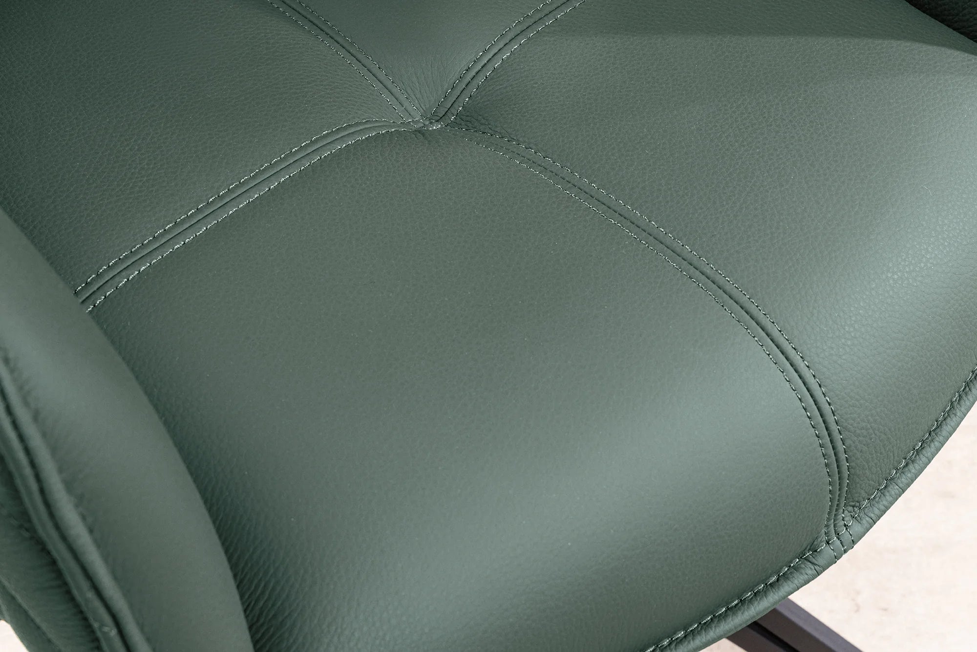KRZESŁO EUPHORIA ZIELONA SKÓRA OBROTOWE 180 / 45863 / INVICTA INTERIOR - Meblowy Sklep Internetowy Inventio