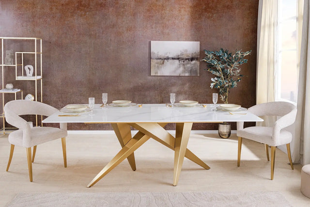 Nowoczesny stół glamour z białym ceramicznym blatem i złotą geometryczną podstawą – elegancja do jadalni i salonu