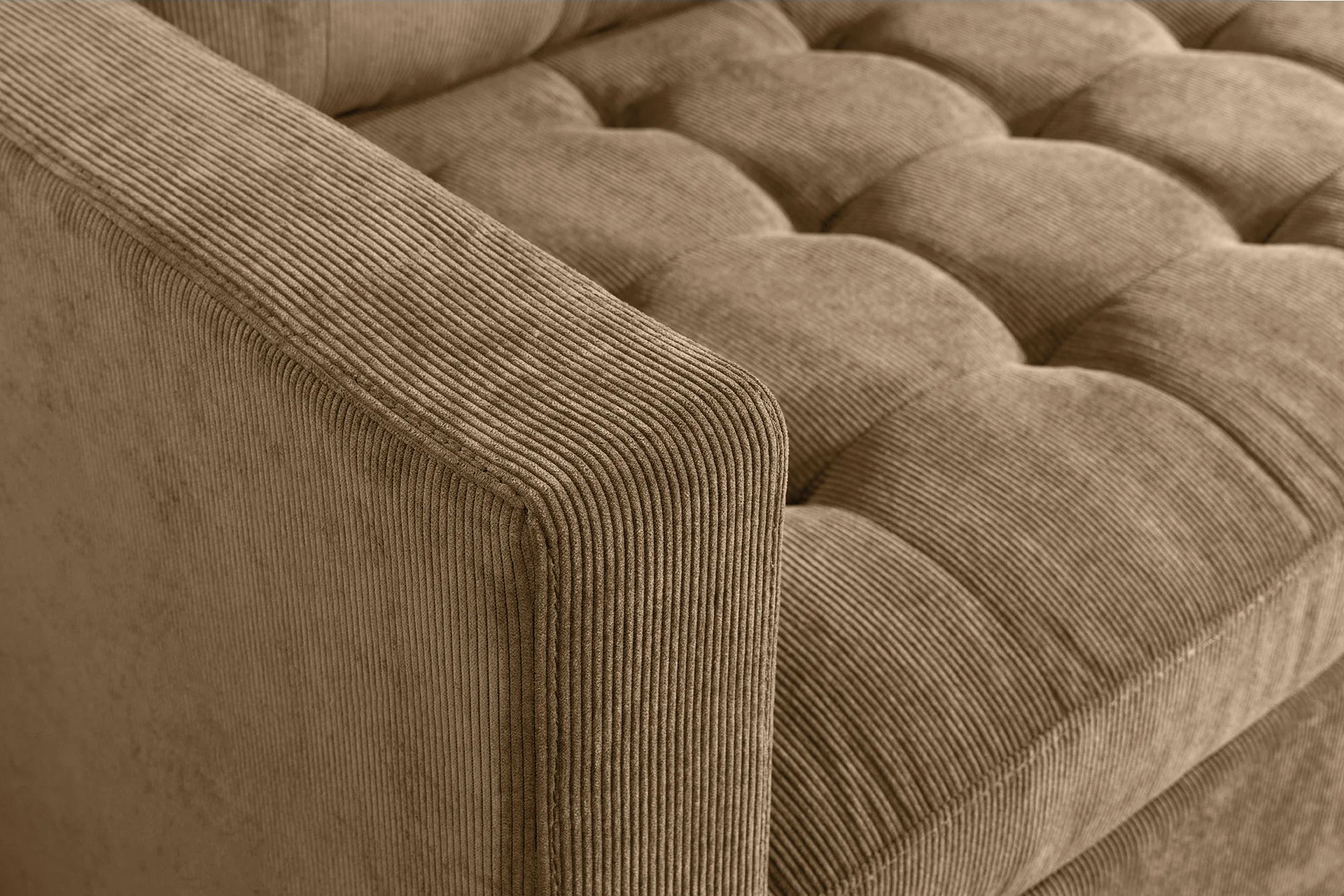 Nowoczesna sofa narożna w tkaninie cord, z otomaną lewą/prawą, tył tapicerowany, filcowe podkładki pod nogi