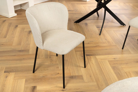 
Nowoczesne krzesło z tapicerką ze sztruksu o prążkowanej fakturze i czarnymi nogami z metalu – elegancki dodatek do jadalni lub salonu