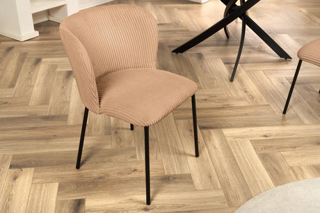 Nowoczesne krzesło z tapicerką ze sztruksu o prążkowanej fakturze i czarnymi nogami z metalu – elegancki dodatek do jadalni lub salonu