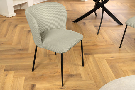Nowoczesne krzesło z tapicerką ze sztruksu o prążkowanej fakturze i czarnymi nogami z metalu – elegancki dodatek do jadalni lub salonu