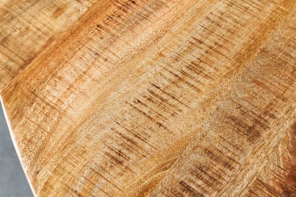 Okrągły stół z lakierowanego drewna mango na czarnych metalowych nogach malowanych