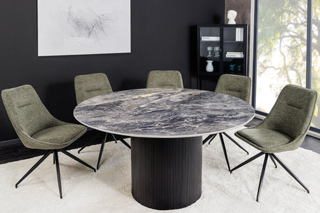 Okrągły stół z szarym marmurowym blatem i czarną, ryflowaną podstawą  – elegancki, nowoczesny design