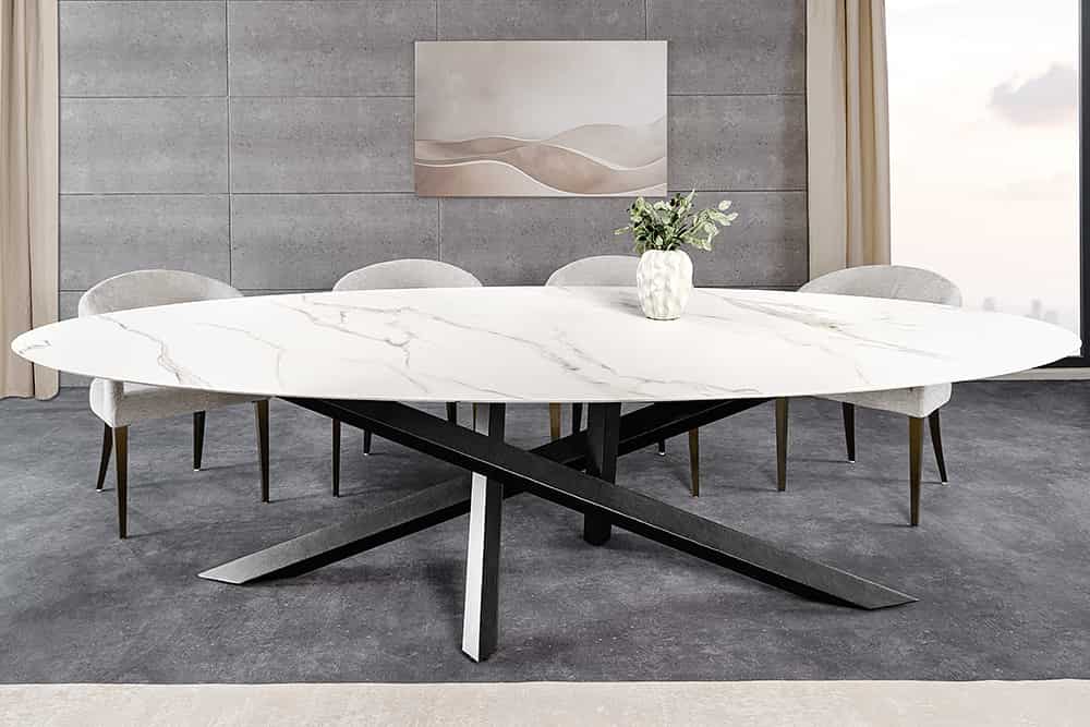 Stół z ceramicznym blatem , metalowa czarna podstawa, elegancki do jadalni.