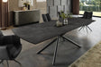 Stół rozkładany z ceramicznym blatem i czarną metalową podstawą – nowoczesny design