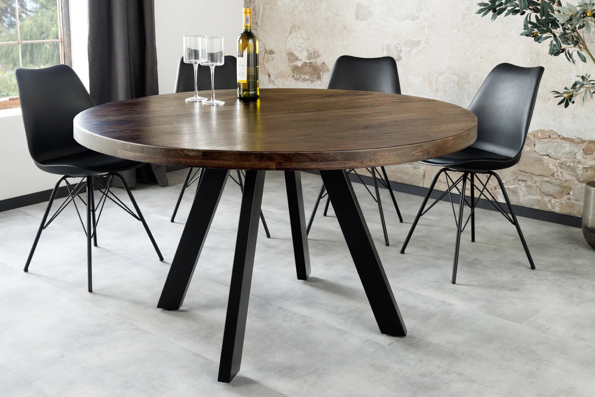 Okrągły stół z lakierowanego drewna mango brązowy na czarnych metalowych nogach malowanych proszkowo