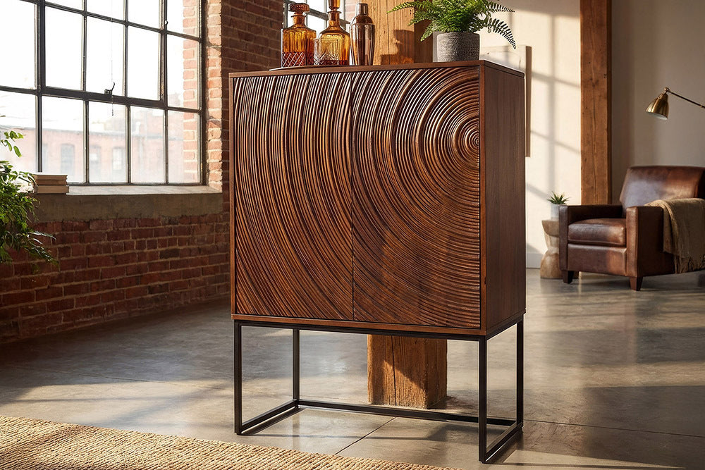 Komoda z drewna mango z frontem 3D, brązowym korpusem i czarną metalową ramą do salonu