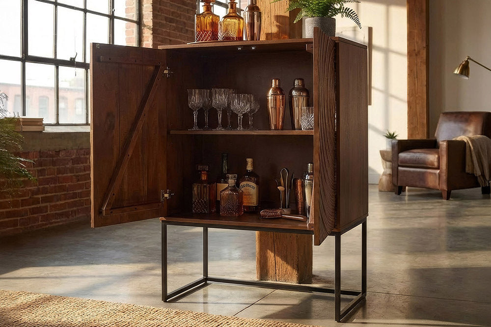 Komoda z drewna mango z frontem 3D, brązowym korpusem i czarną metalową ramą do salonu