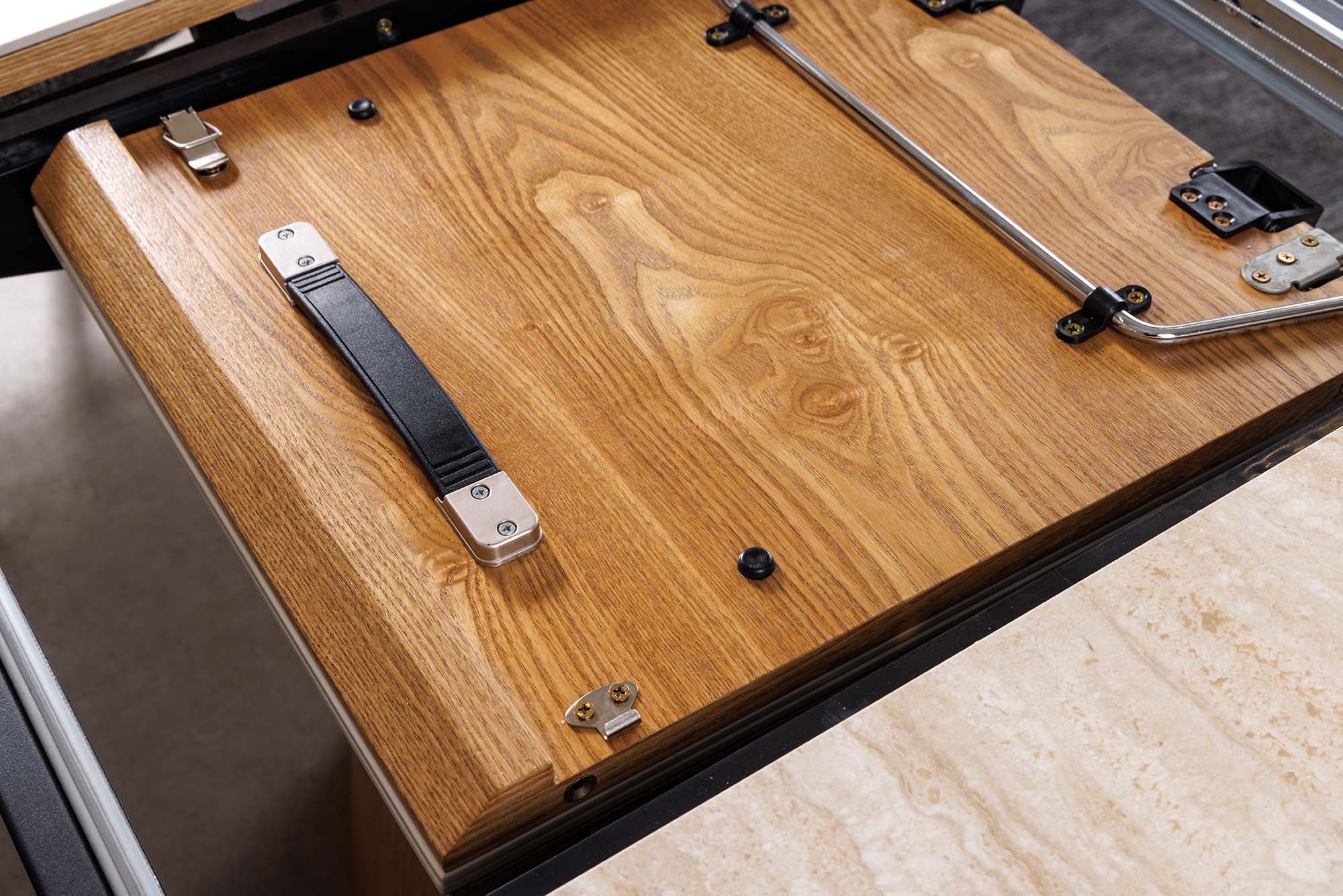 Rozkładany stół jadalny UNIQUE 160–200 cm – owalny blat ceramiczny trawertyn, dębowa podstawa kolumnowa (fornir na MDF)